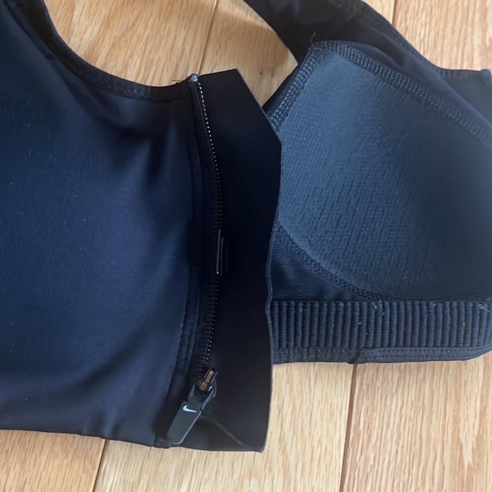 Zip up Nike Sports bra - Picture 3 of 7